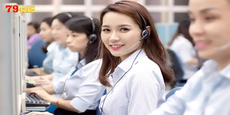 Liên lạc với đội ngũ CSKH thông qua email